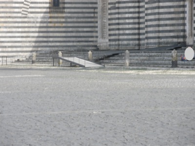 Duomo di Orvieto, rampa di accesso al sagrato